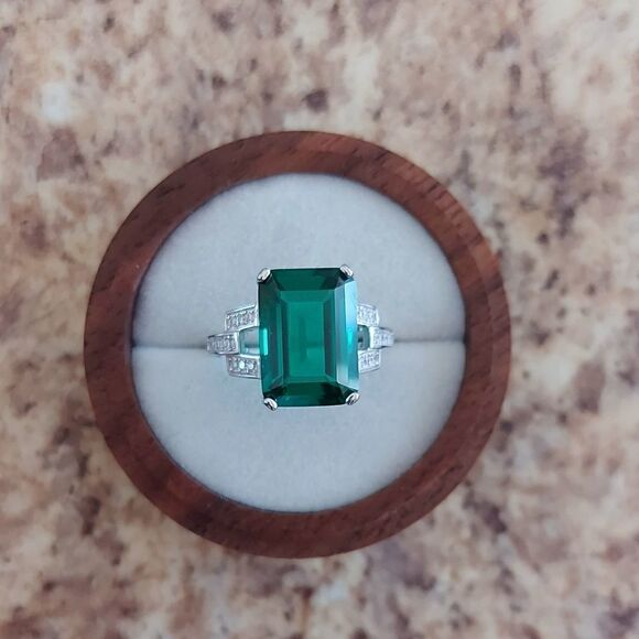 5.9 Carat Emerald 925 Sterling Silver Ring - Picture 4 of 13